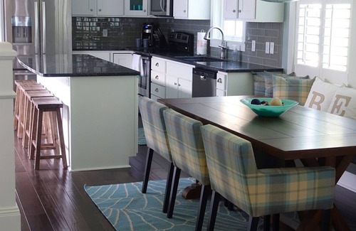Sunnyside House | "A Shore Thing" Carillon Beach 2 minute walk to the beach