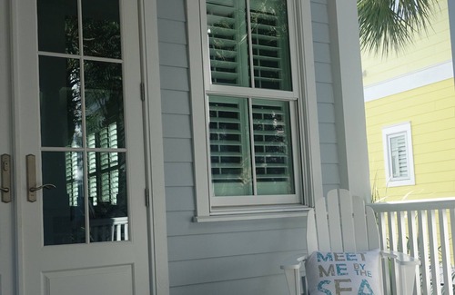 Sunnyside House | "A Shore Thing" Carillon Beach 2 minute walk to the beach