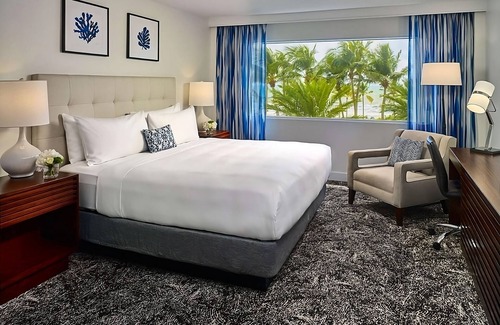 East Fort Lauderdale Hotel | A Short Drive from Pompano Beach! Ocean View Accommodation! Parking, Pool!