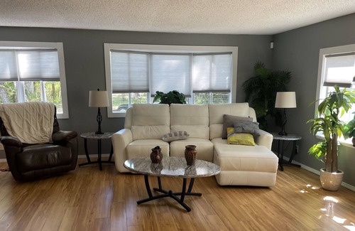 Homosassa House | A short golf cart ride away from Old Homosassa