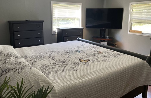 Homosassa House | A short golf cart ride away from Old Homosassa