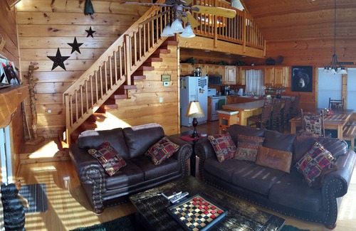 Gatlinburg - Pigeon Forge Cabin | 'A Sight To See' - one of the most picturesque mountain escapes in the Smokies!