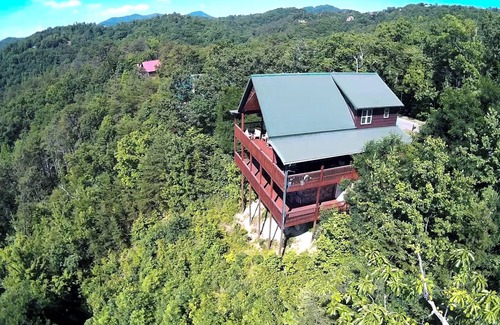 Gatlinburg - Pigeon Forge Cabin | 'A Sight To See' - one of the most picturesque mountain escapes in the Smokies!