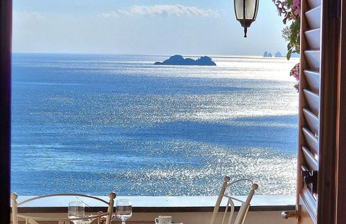 Praiano House | A small pearl in the heart of the Amalfi Coast.