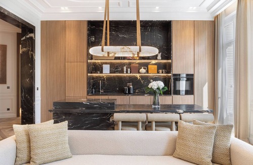 Chaillot Apartment | A Somptuous 3-BR/3BA with services in Champs Elysées