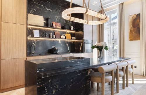Chaillot Apartment | A Somptuous 3-BR/3BA with services in Champs Elysées