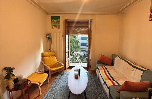 Plainpalais Apartment | A spacey apartment by the Jonction River