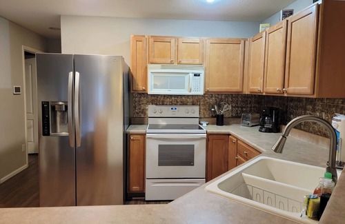 Meridian House | A spacious and modern townhome nestled in the heart of Meridian.