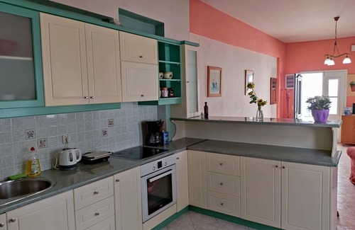 Pilalimata House | A Spacious Cretan House Next To The Sea, Family and Couple Friendly with Terrace