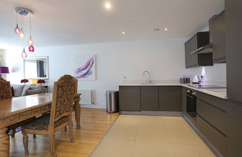 West End Apartment | A spacious open plan apartment, in an unbeatable city-centre location. Sleeps 4.