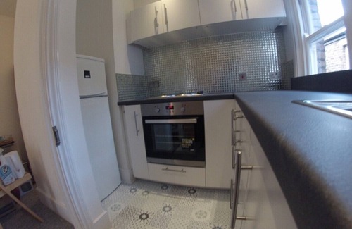 Worthing Apartment | A spacious two bedroom flat close to Worthing town, beach and train station