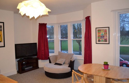 Worthing Apartment | A spacious two bedroom flat close to Worthing town, beach and train station
