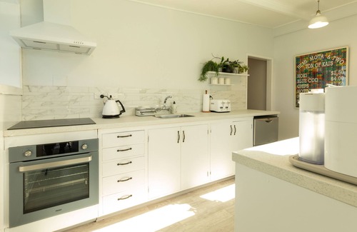 Otago House | “A SPECTACULAR & RARE FIND ON THE ABSOLUTE BEACH FRONT“