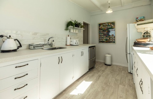 Otago House | “A SPECTACULAR & RARE FIND ON THE ABSOLUTE BEACH FRONT“