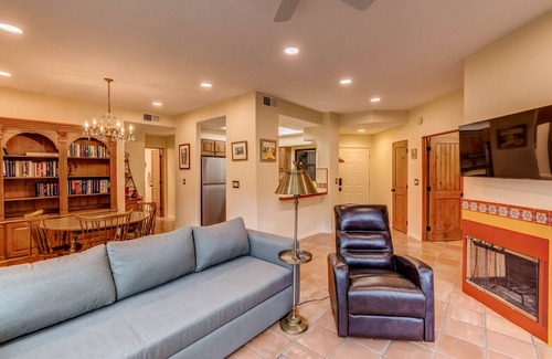 Tucson Condo | A Spectacular Retreat with Amazing Mountain Views!
