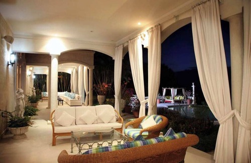 Old Trees Bay Villa | A Spectacular Ridge-front Home