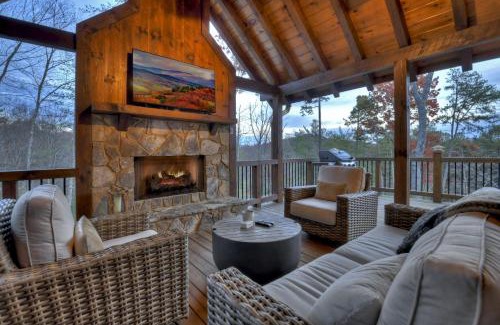 Cherry Log Villa | A Starry Night Brand new cabin nestled in the Aska Adventure Area