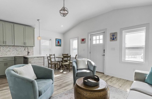 Kiska Beach House | "A Stones Throw" | Less Than 5-Minutes to the Beach | Pet-Friendly