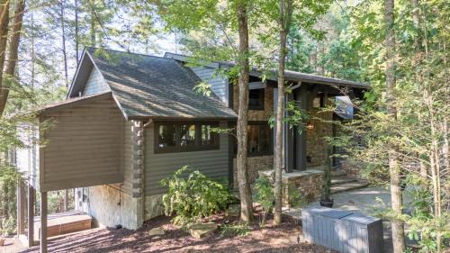 Cherry Log House | A Stoney River - Luxurious Cherry Log Riverfront Cabin - Hot Tub, Game Room, Multiple Decks, Views of Ellijay River, Goose Islan