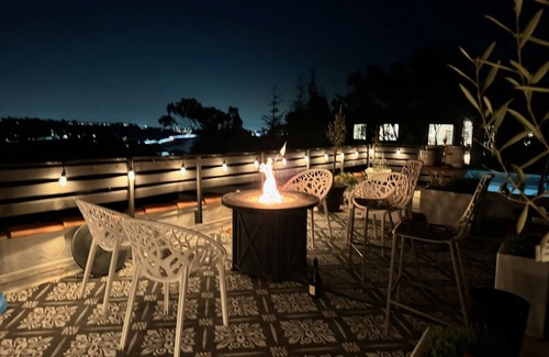 Pacific Palisades Villa | A Stunning California Villa steps to beach, local trails, views & more