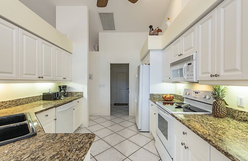 Central Naples Villa | A Stunning Lake View with Sunny Pool/Fabulous Sunsets/Modern Interior