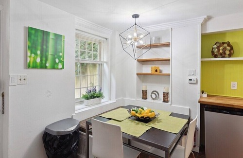 Queen Village House | A stunning Trinity style home nestled in the charming neighborhood of Queen Village in Philadelphia