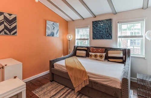 Queen Village House | A stunning Trinity style home nestled in the charming neighborhood of Queen Village in Philadelphia