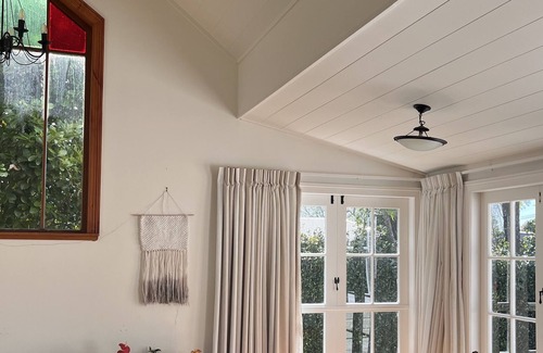Okato Villa | A stunning villa - 5 mins from rivers and cafes!