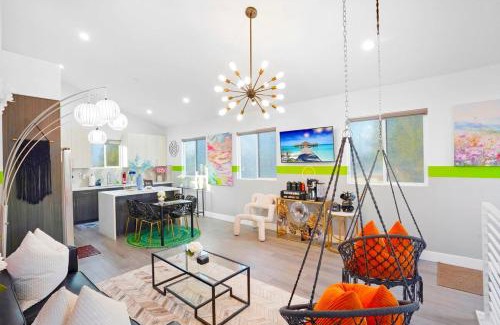 North Hollywood House | A- Stylish and Comfy NoHo Retreat- 5 Star Area, Hot Tub