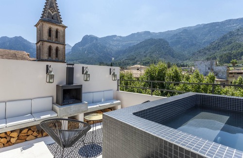 Soller Apartment | A stylish apartment in the center of Sóller, spacious terrace with plunge pool.