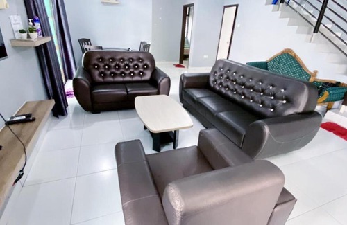 Tebrau House | A Stylish & Comfy 4BR Home with Private Pool