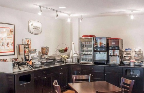 SeaTac House | A stylish, cozy stay by Seattle-Tacoma International Airport !
