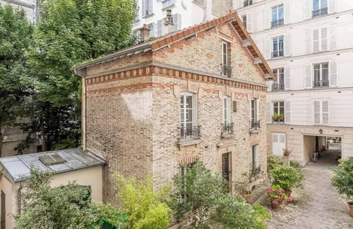 Notre-Dame-des-Champs Apartment | A STYLISH PARISIAN ESCAPE IN THE HEART OF PARIS – SAINT GERMAIN