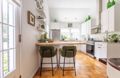 Indianapolis House | A stylish retreat in a beautiful 1924 Bungalow in the heart of Butler-Tarkington - Pet Friendly