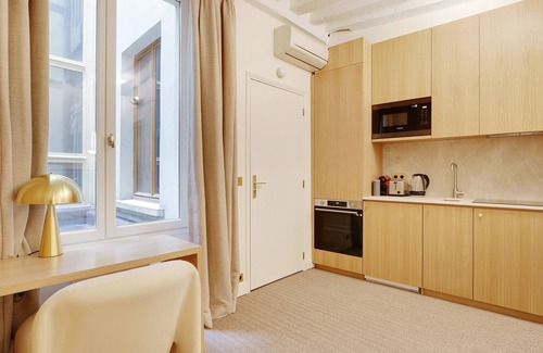 Les Halles Apartment | A Sumptous Studio in Louvre