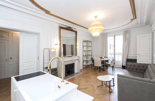 Madeleine Apartment | A Sumptuous 2-BR apartment in the Champs-Elysées