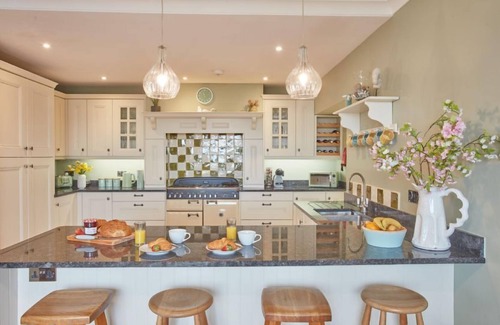 Newquay House | A superb holiday home for a large family or group of friends, ideally located in vibrant Newquay.