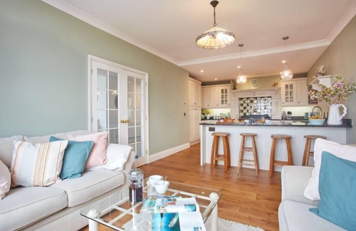 Newquay House | A superb holiday home for a large family or group of friends, ideally located in vibrant Newquay.