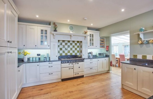 Newquay House | A superb holiday home for a large family or group of friends, ideally located in vibrant Newquay.