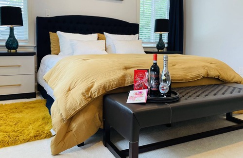 Charlotte Bed & Breakfast | A taste of Italy! Gorgeous new suite with private yard, jacuzzi and 440sf patio