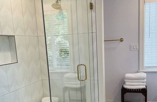 Charlotte Bed & Breakfast | A taste of Italy! Gorgeous new suite with private yard, jacuzzi and 440sf patio