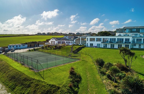 Newquay Apartment | A three bedroomed, dog friendly apartment in West Pentire, Crantock