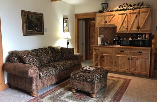 Boone Cabin | A three beds apartment, outside of Boone overlooking the New River.