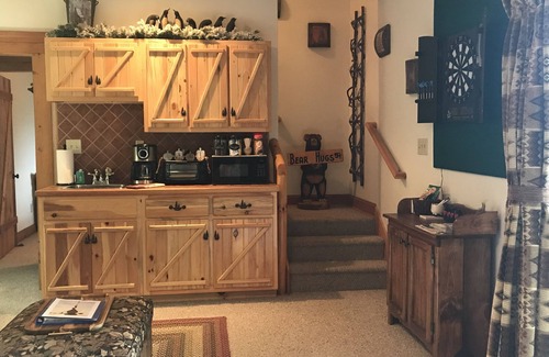 Boone Cabin | A three beds apartment, outside of Boone overlooking the New River.