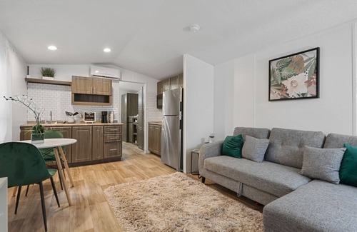 Atlanta House | A Tiny Escape - Minutes away from most ATL attractions
