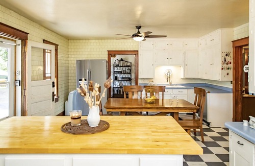 Tomahawk Cabin | A touch of history, with none of the hassles!