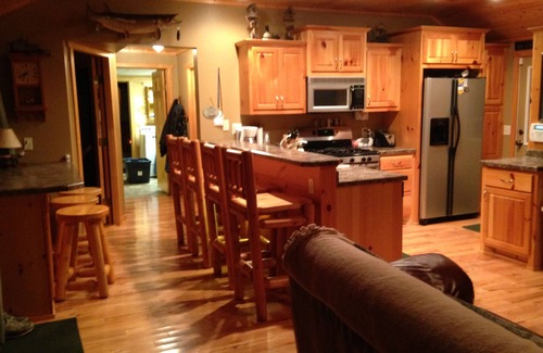 Siren Cabin | A Touch of northwoods on the lake, create your memories and feel at home.