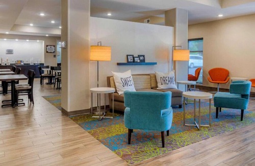 Newnan House | A Tranquil Haven for Couples close to Park!