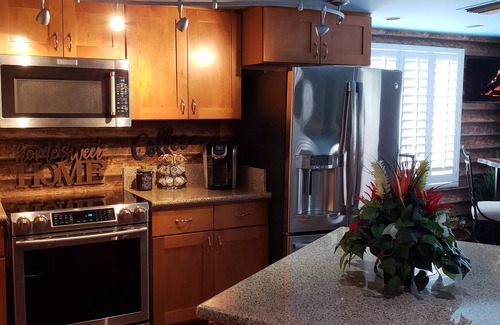 Bakersfield House | A Treasure in the middle of Bakersfield Wi-Fi Pet Friendly