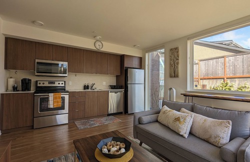 Wallingford Condo | A truly magnificent & smart condo with parking